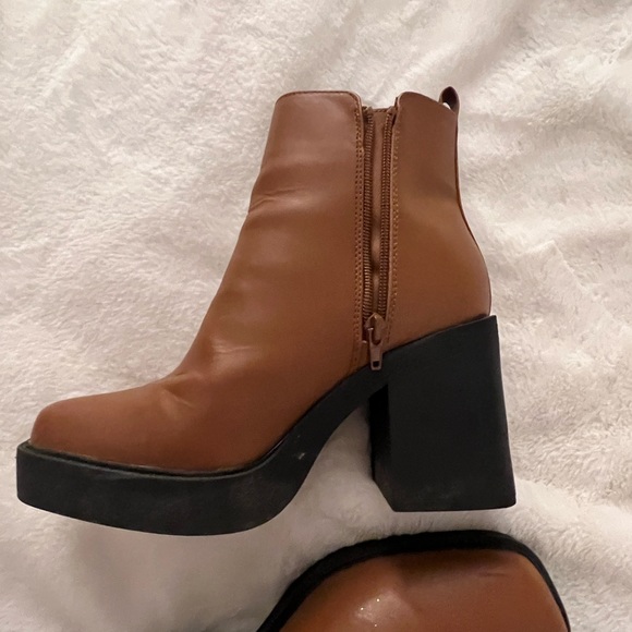 mia boots - Picture 3 of 3